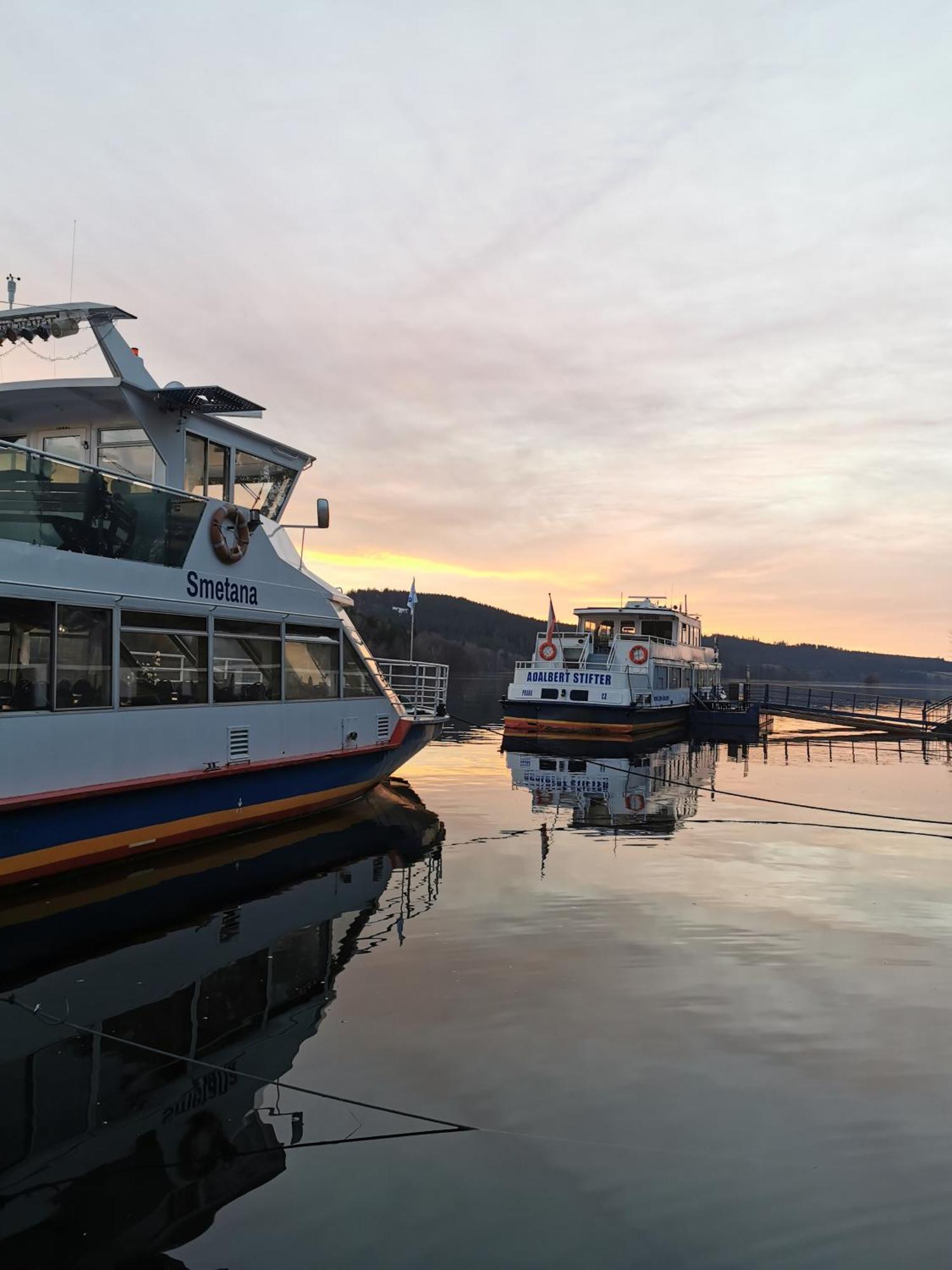 Apartman S Terasou A Vyhledem Na Jezero Lipno Kovarov  Dış mekan fotoğraf